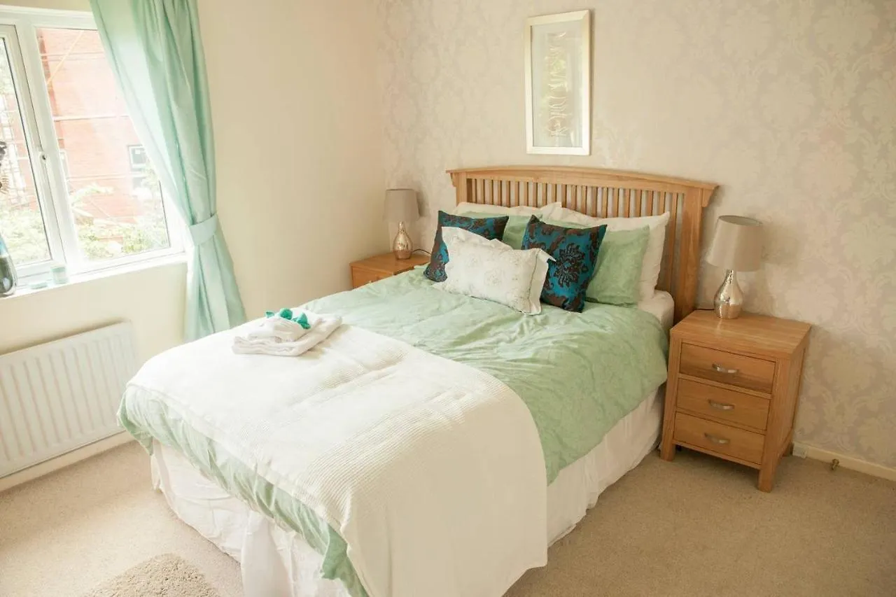 Elegant 3-Bed House W Garden Villa Belfast Holiday home