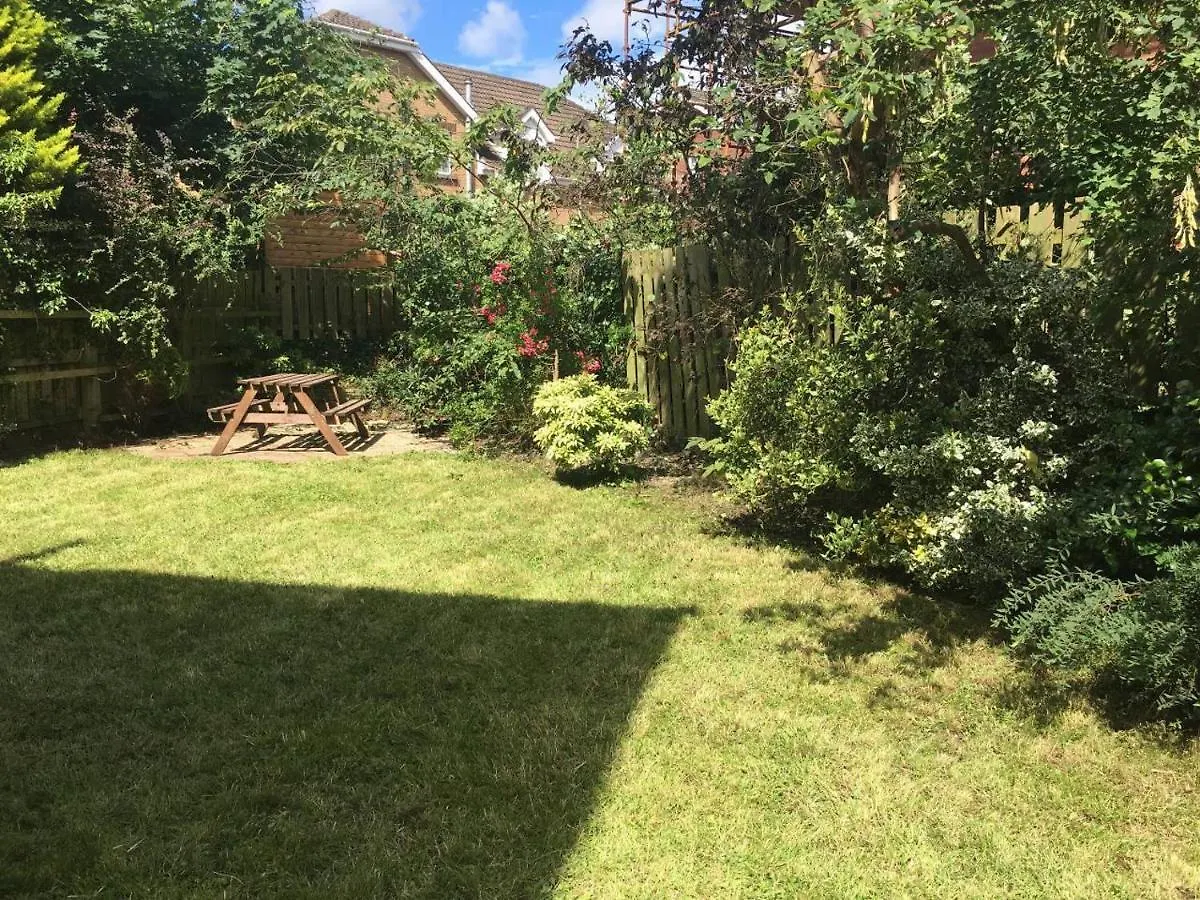 Elegant 3-Bed House W Garden Villa Belfast Holiday home