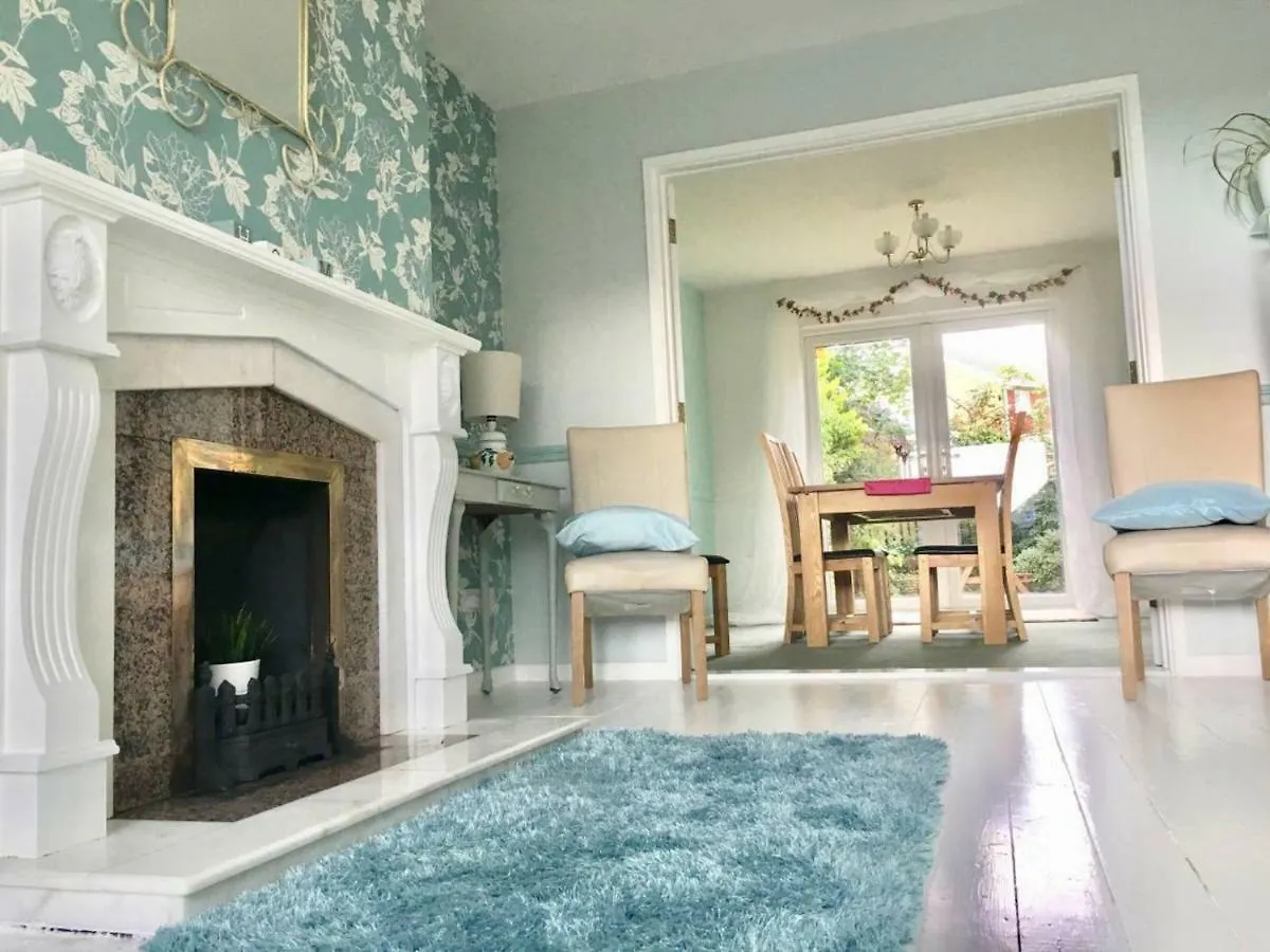 Elegant 3-Bed House W Garden Villa Belfast Holiday home