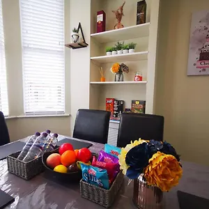  Holiday home 4br Modern Botanic House